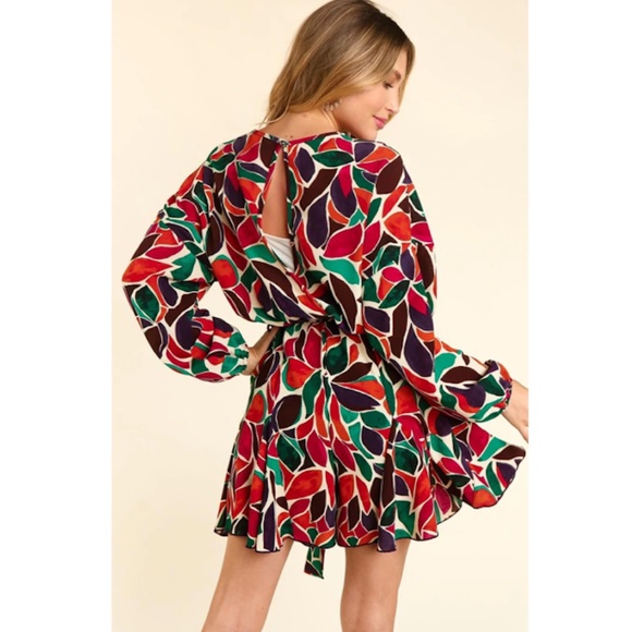 "The Vivian" Abstract PrintBubble Sleeve Romper - Picture 3 of 4